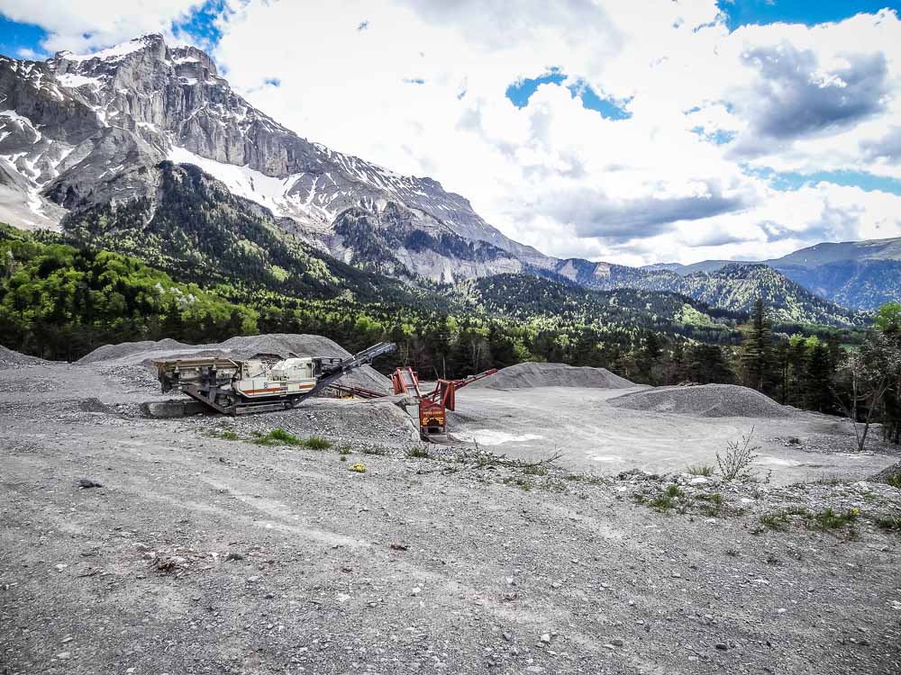 #13 Drole de rencontre : Je traverse une carrière, assez atypique après tous les beaux paysages... Drole de rencontre : Je traverse une carrière, assez atypique après tous les beaux paysages...