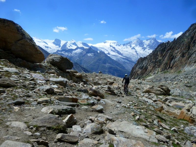 #24 Zwischbergenpass : Avant le refuge, single trialisant mais qui passe bien! La suite sera bien différente! Zwischbergenpass : Avant le refuge, single trialisant mais qui passe bien! La suite sera bien différente!