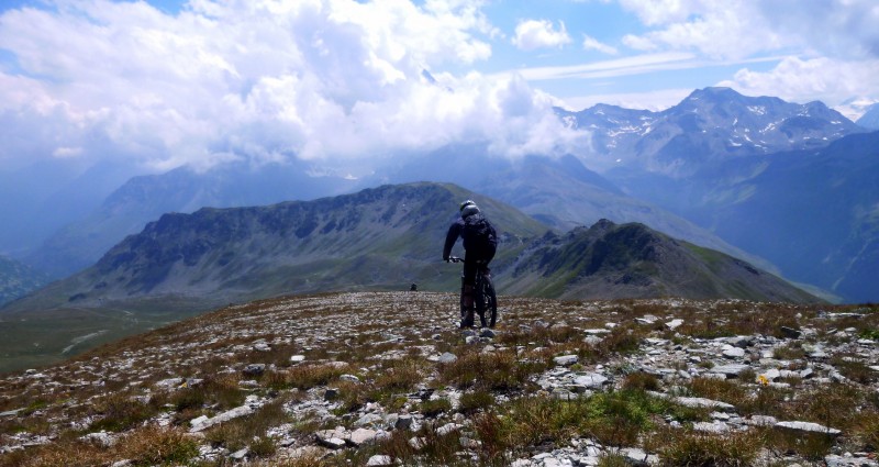#22 Spitzhorli : il fait trop froid pour rester longtemps au sommet, dommage. et le tour est long encore! Je descends. Spitzhorli : il fait trop froid pour rester longtemps au sommet, dommage. et le tour est long encore! Je descends.