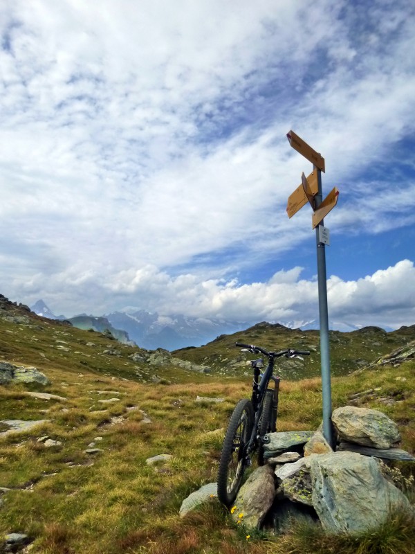 #25 point 2149 : en peu de portage pour aller chercher la descente sur Obers Nesseltal point 2149 : en peu de portage pour aller chercher la descente sur Obers Nesseltal