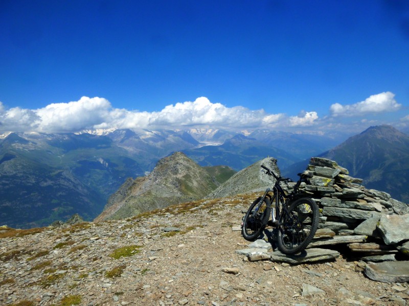 #19 Spitzhorli : Très heureuse d Spitzhorli : Très heureuse d'y être arrivée. Un beau bélvèdère ce sommet malgré les nuages qui cachent les montagnes!