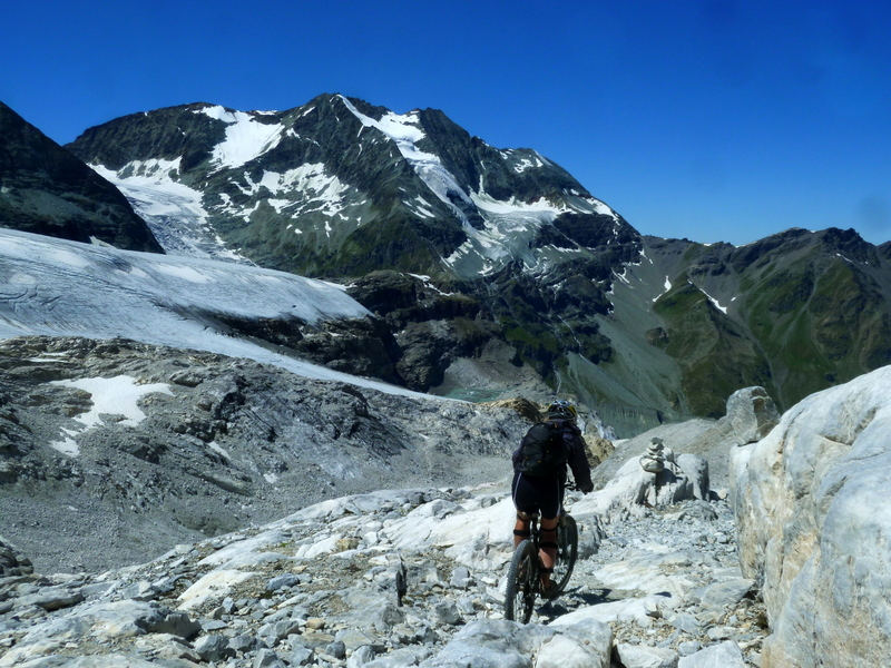 Barrhorn : .. dans la caillasse..