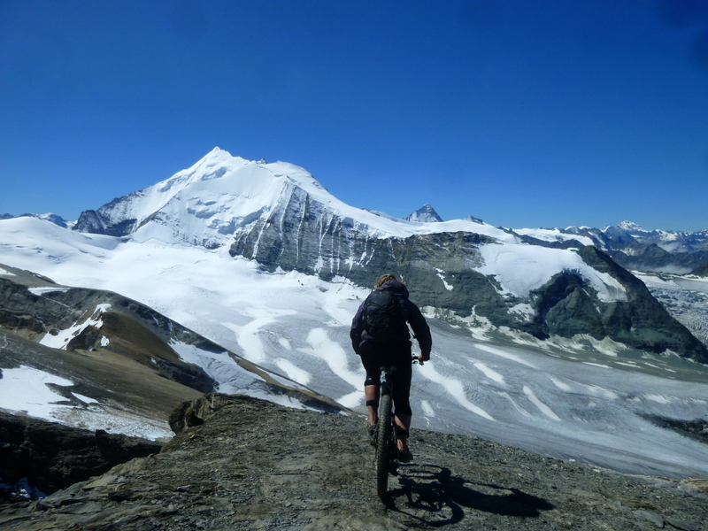 Barrhorn : un petit pause et on y va Il fait glacial !