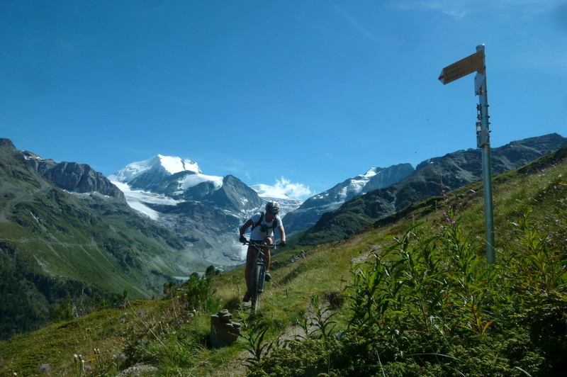 intersection avec Blüomatt : après quelques passages d'obstacles, quelques remontées soudaine et de très bonne sections, magnifique vue sur le parcours accompli! Miam