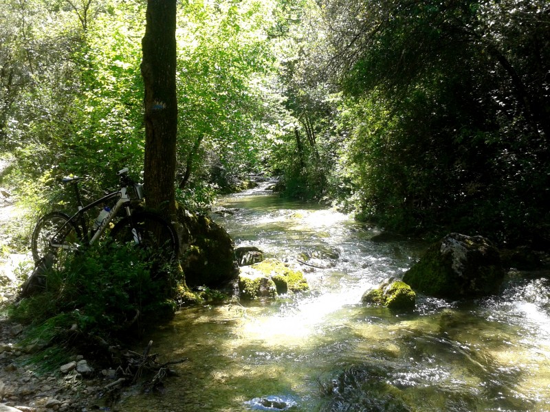 #3 ruisseau de Peyruis, sympa les passages à gué ruisseau de Peyruis, sympa les passages à gué