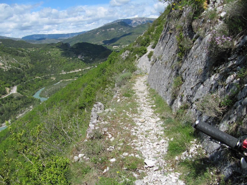 Castellane/Montagne de Robion : Le long travers sous la montagne de robion