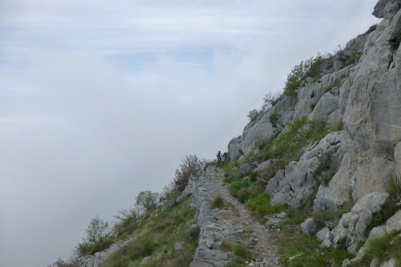 #21 Sentiero degli alpini : Bientôt la fin de la montée et le passage sur l Sentiero degli alpini : Bientôt la fin de la montée et le passage sur l'adret du Monte Torrage nettement moins expo