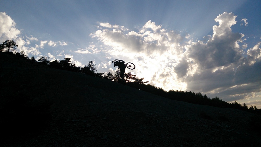 Portage de fin de journée : Poor lonesome biker