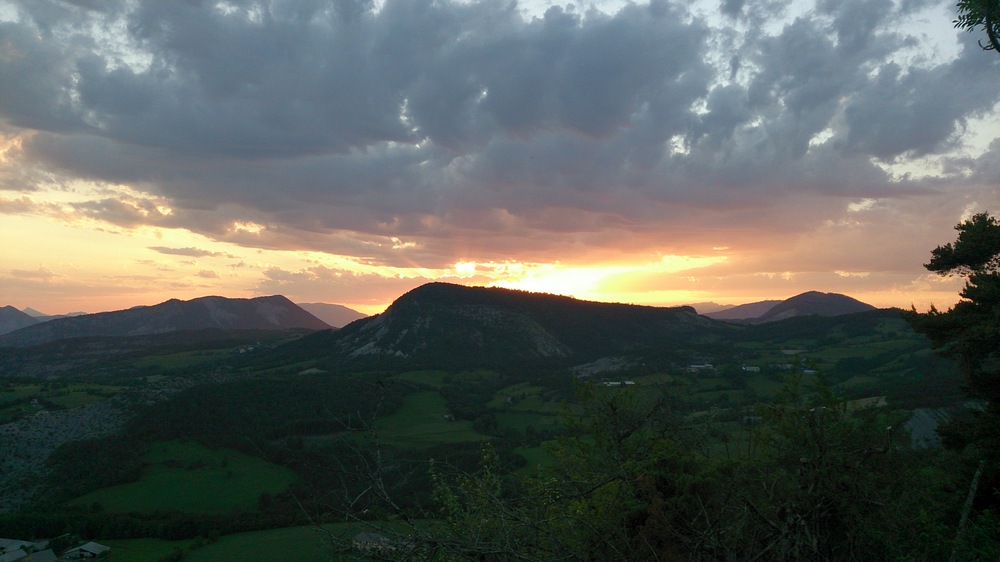 Coucher de soleil : Vers les Monges et au delà