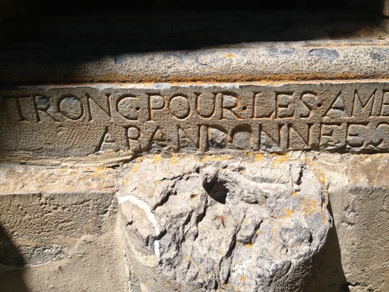 #24 Chapelle des Pétètes : "Tronc pour les âmes abandonnées".
Le trou du cul(te) est facile à trouver et on sent bien, ce qu Chapelle des Pétètes : "Tronc pour les âmes abandonnées".
Le trou du cul(te) est facile à trouver et on sent bien, ce qu'il faut donner :)