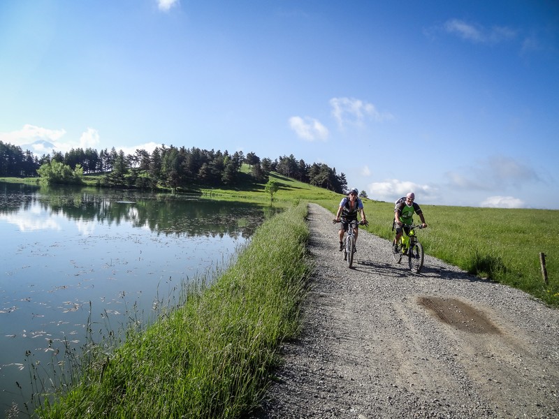 #4 Lac de Barbeyroux : Avec une vue splendide sur N Dévoluy Lac de Barbeyroux : Avec une vue splendide sur N Dévoluy