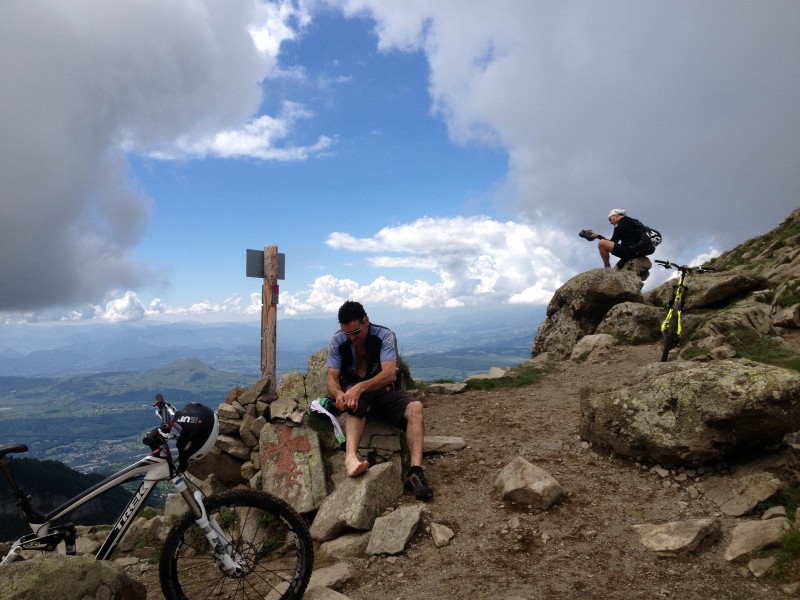 #11 Col de la Pisse : Session essorage de socquette. C Col de la Pisse : Session essorage de socquette. C'est qu'ils avaient froid aux pieds, les précieuses :)