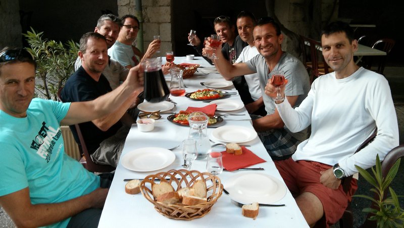 A la tienne : Descente si bonne que peu d'images. Du coup descente de bières et vin...