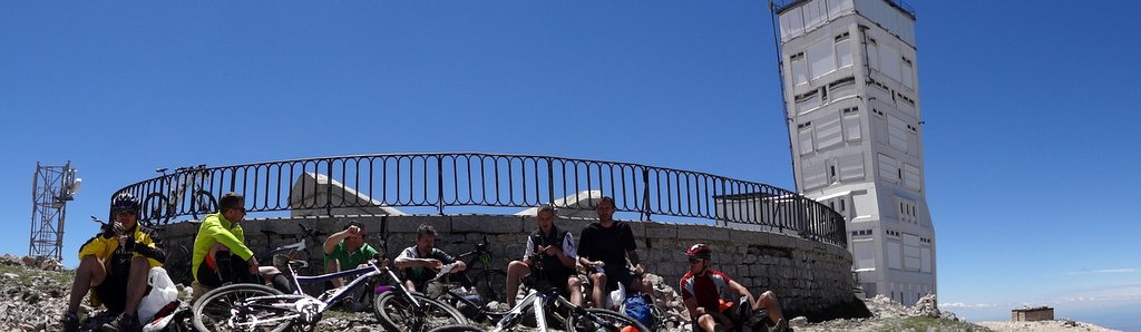 Spot à lunch : Le vrai sommet déjà beaucoup moins peuplé quoi que le groupe est de 9 furieux!