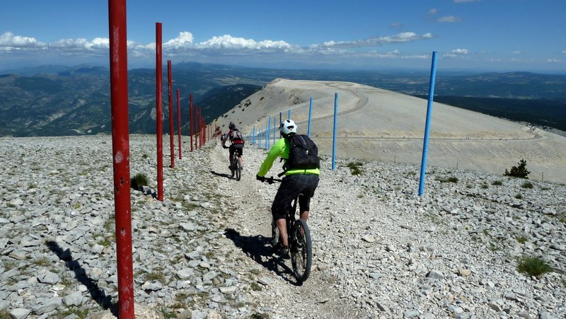 #6 Suivre les poteaux! : Etrange cette piste de poteaux! Suivre les poteaux! : Etrange cette piste de poteaux!