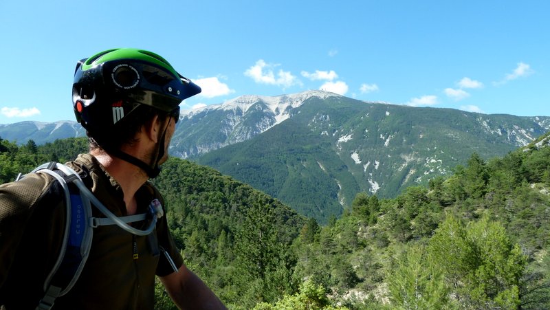 Ventoux : Pas à côté le Ventoux vu de là! Il va falloir se donner encore un peu!