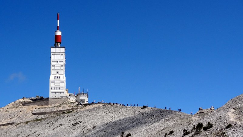 Vu du sentier en balcon : Sympa d'arriver par là aussi! Plus exigeant que la route mais plus sympathique!