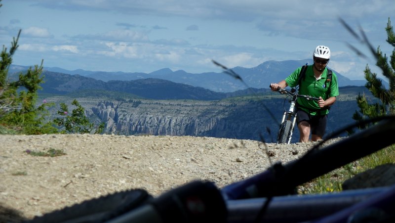 Col montagne de Banne : Grosse montée raide au-dessus des Preyrauds! certains passent en poussant quand les plus en forme passent en soufflant