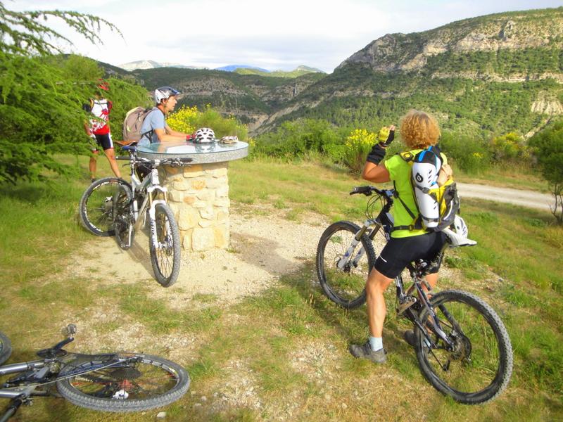 Pierlô : observe les environs