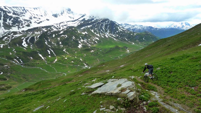 Descente ! : Malgré quelques névés, la descente nous régale comme bien souvent ;-)