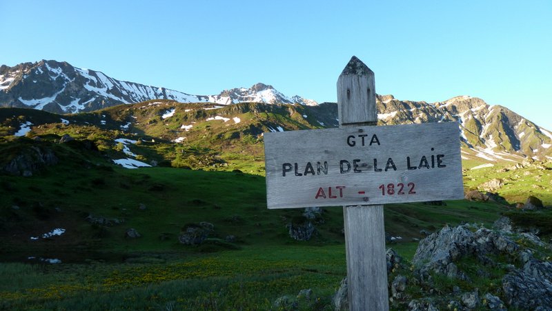 Le soleil arrive au refuge : On va pouvoir y aller pour une belle journée