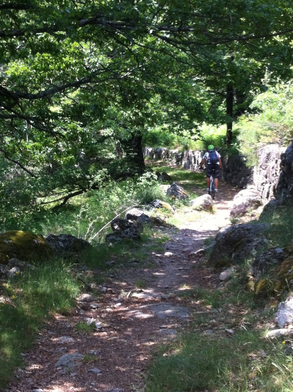 Raid Enduro Ardèche : superbe descente facile sur le Chassezac