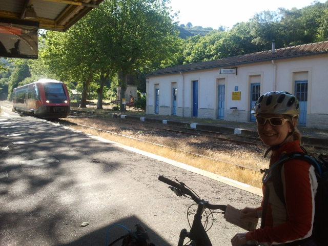 #1 Raid Enduro Ardèche : Arrivée du TER en gare de Villefort Raid Enduro Ardèche : Arrivée du TER en gare de Villefort