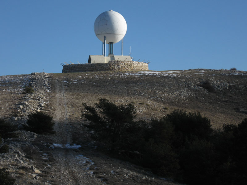 Le célèbre radar visible de tout le littoral azuréen.