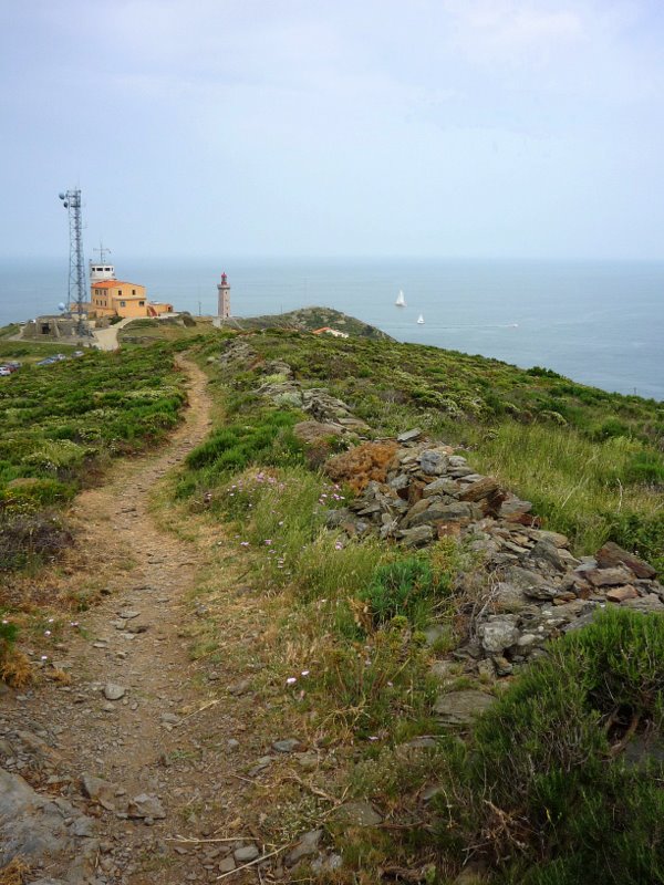 Le sentier qui remonte après le Cap Béar