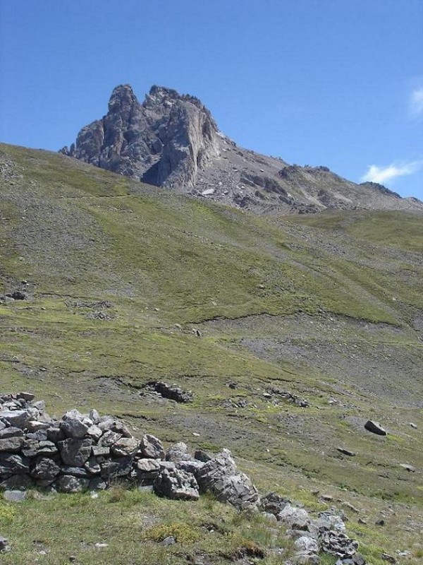 Le descente sur le col Buffère se fait par là...