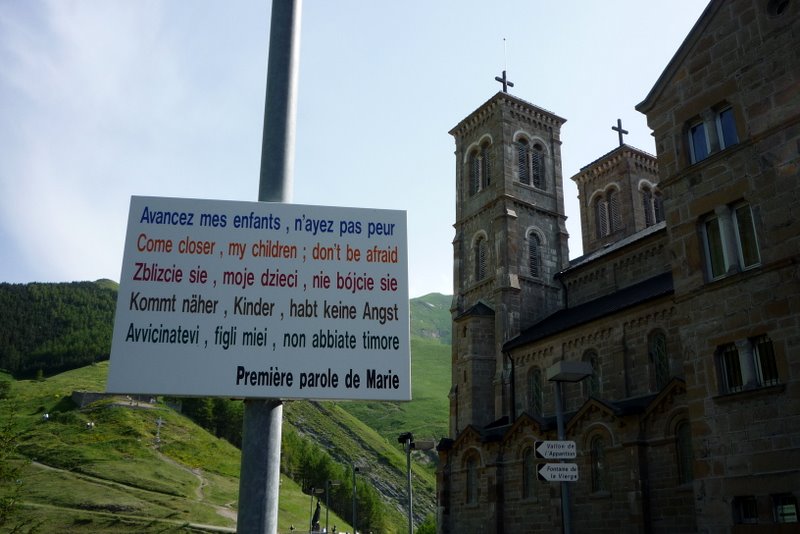 N'ayez pas peur mes enfants, vous pouvez y aller calmement et à coté du vélo ;-)