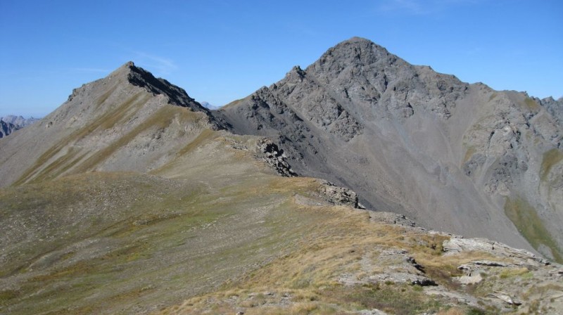 Du sommet 2907m, vue sur la suite de l'itinéraire