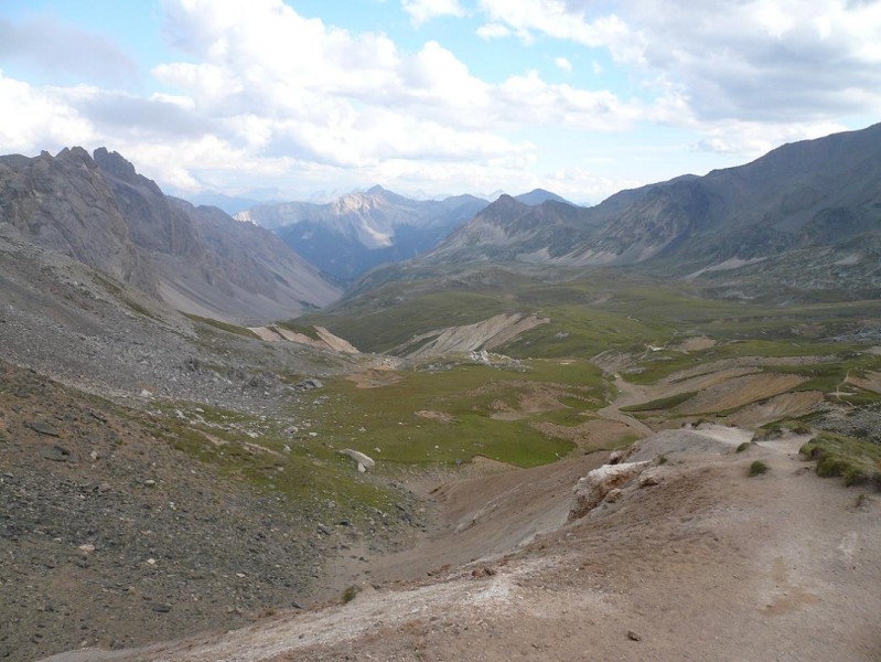 La descente sur Névache (sentier sur la droite)