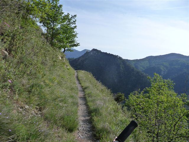 Encore le sentier valléen du côté de Libre