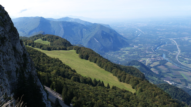 L'alpage de Fessole par où passe le sentier jusqu’à l’extrémité droite.