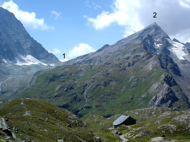 Fenêtre de Durand (1) et Mont Avril (2) depuis la cabane Chanrion.