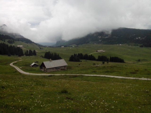 Descente sur le plateau des Glières
