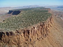 Une mesa (espagnol pour "table") est un haut plateau, une butte à sommet plat et aux versants abrupts.
