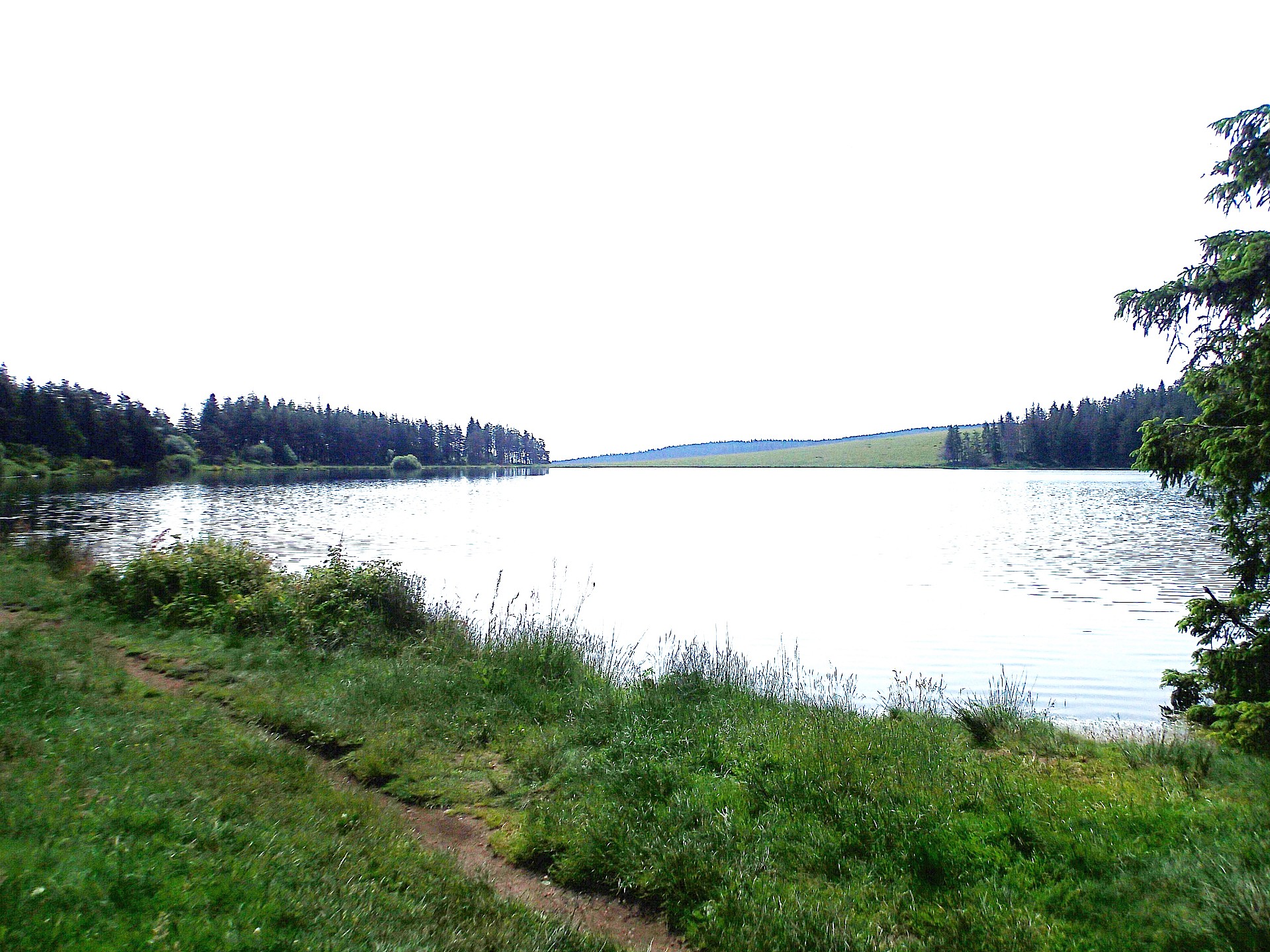 Le Lac Servière, point de départ du sentier...