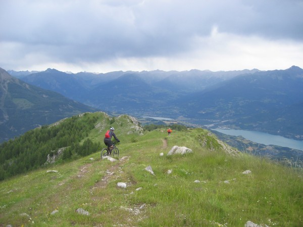 Crête : De très jolis passages Alpins surplombant le lac