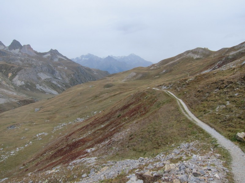 Replanette : en direction du Col de la Replanette, sentier en montée sur la droite.