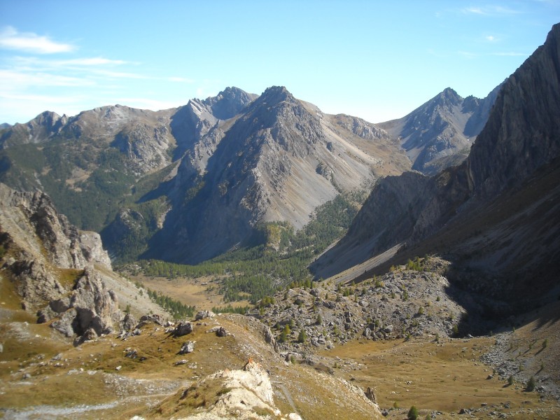 Col de l'Enchiausa : la suite est un vrai régal et on distingue au loin le col suivant (Passo Gardetta)