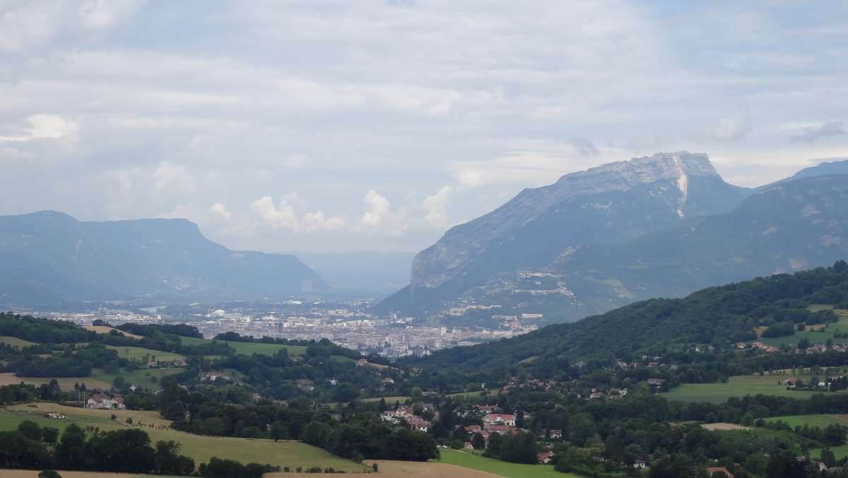 Grenoble : les aretes du Néron se détachent