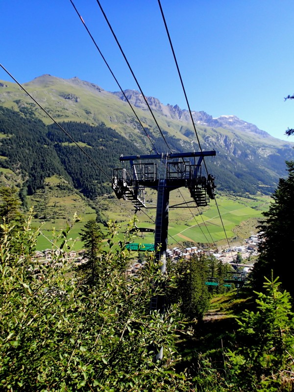 Montée au dessus de Val Cenis : On croise quelques télésièges quand même ...