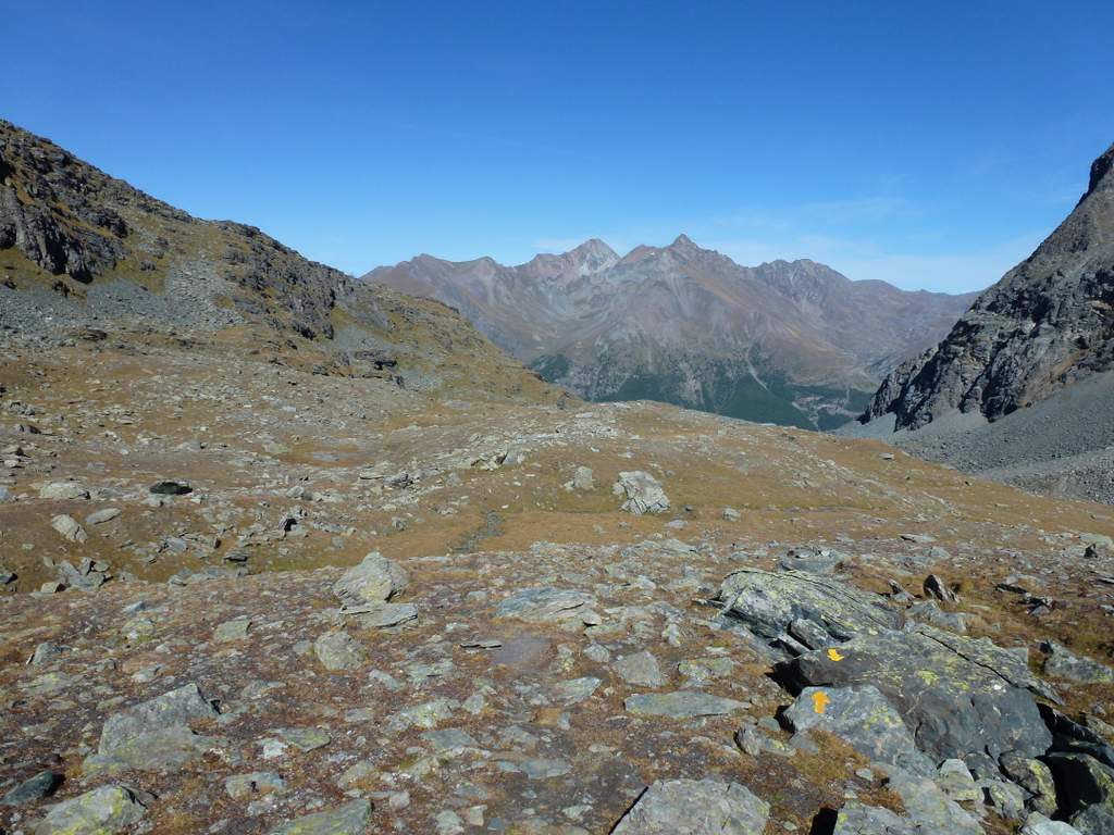 Col della Rossa : Descente avec le Mt Emilius en face