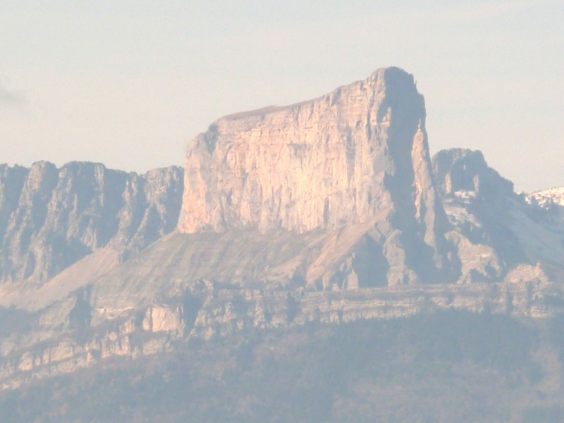 Gros zoom : Le Mont Aiguille sous son profil avantageux!