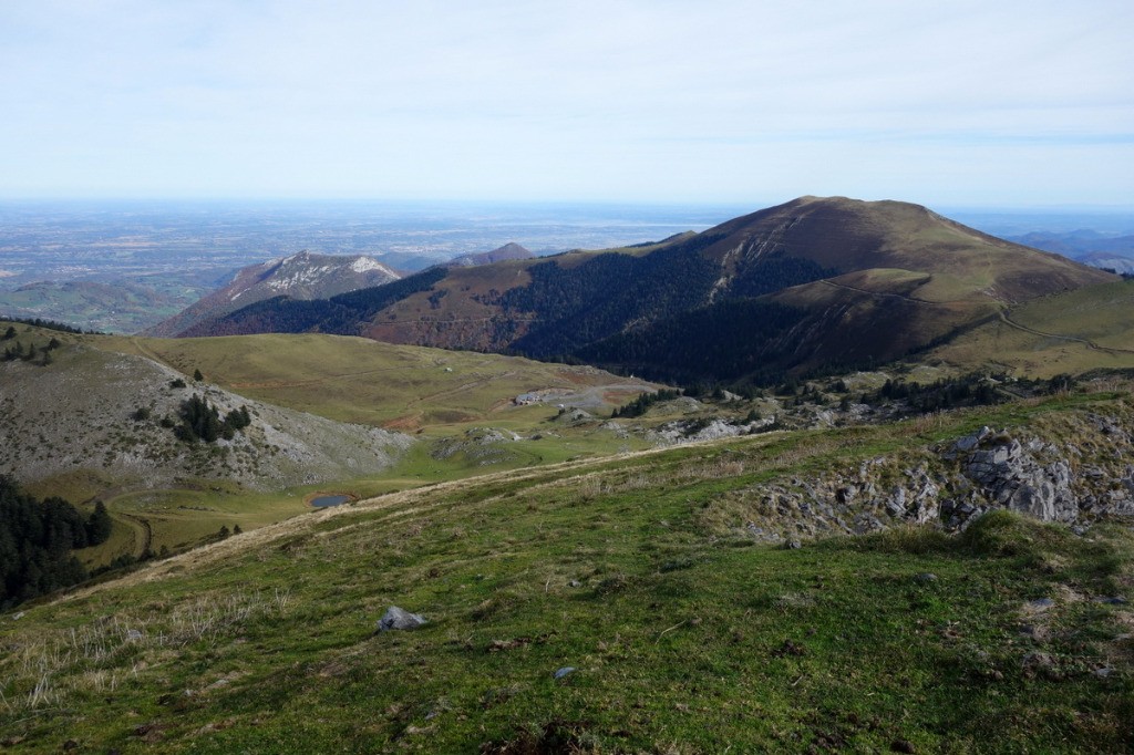 #3 Du sommet de Cap Nestès vers la petite station de Nistos et le beau free ride pour descendre du sommet Du sommet de Cap Nestès vers la petite station de Nistos et le beau free ride pour descendre du sommet
