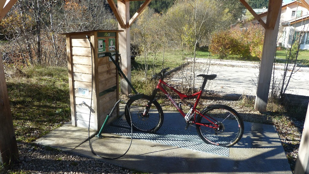 Lavage du vélo à Authon