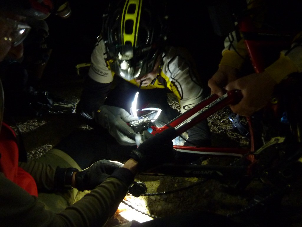 #4 La mécanique de nuit met toute l La mécanique de nuit met toute l'équipe à contribution :)