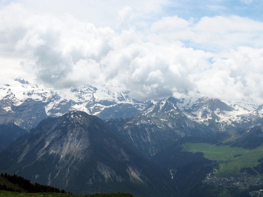 Enneigement encore conséquent sur Dent du Villard, crête du Charvet et petit Mt Blanc